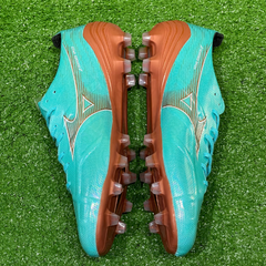 Chuteira Campo Mizuno Alpha Japan FG Azul Claro Tamanho 43.5BR