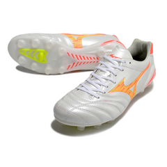 Bota de fútbol Mizuno Morelia Neo IV Pro blanca, naranja y amarilla para terreno firme (FG).