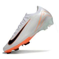 Botas de fútbol Nike Air Zoom Mercurial Vapor 16 Elite blancas y naranjas para terreno firme (FG).