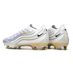 Botas de fútbol Nike Air Zoom Mercurial Vapor 16 Elite blancas holográficas para terreno firme (FG).