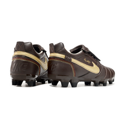 Botas de fútbol Nike Tiempo R10 Legend Elite con lengüeta marrón y dorada para terreno firme FG