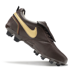 Botas de fútbol Nike Tiempo R10 Legend Elite con lengüeta marrón y dorada para terreno firme FG