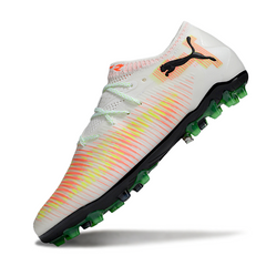 Botas de fútbol Puma Future 8 Low Cut AG para césped artificial, color blanco, naranja y amarillo