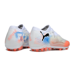 Botas de fútbol Puma Future 8 Low Cut AG para césped artificial, color blanco, naranja y azul