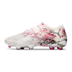 Scarpa da calcio Puma Future 8 Low bianca e rosa per terreni compatti FG
