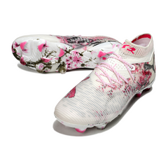 Botas de fútbol Puma Future 8 FG para terreno firme, color blanco y rosa