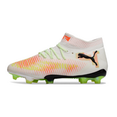 Bota de fútbol Puma Future 8 blanca, naranja y verde para terreno firme (FG).