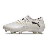 Botas de fútbol Puma Future 8 Low Cut para terreno firme, color blanco y negro