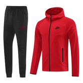 Completo giacca e pantaloni Nike Cold Red e Black