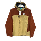 Chaqueta cortavientos Nike naranja y amarilla