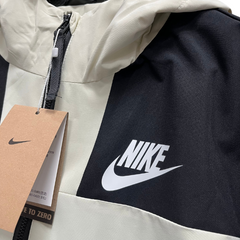 Giacca a vento Nike nera e beige