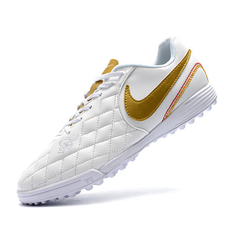 Bota de fútbol Nike Tiempo 7 Academy blanca y dorada Turf TF