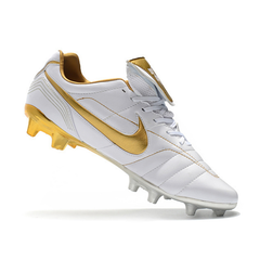 Botas de fútbol Nike Tiempo 7 R10 Elite blancas y doradas para terreno firme (FG).