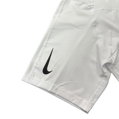 Pantaloncini Nike bianchi da strato base