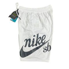 Pantaloncini Nike SB bianchi e neri