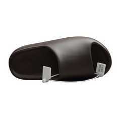 Desliza las Adidas Yeezy Soot