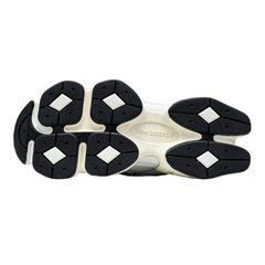 Zapatillas casuales New Balance 9060 blancas y negras