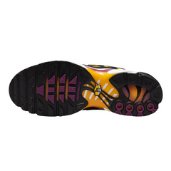 Zapatillas casuales Nike Air Max Plus TN negras con detalles dorados universitarios