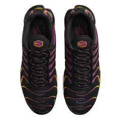 Zapatillas casuales Nike Air Max Plus TN negras con detalles dorados universitarios