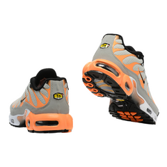 Zapatillas casuales Nike Air Max Plus TN grises y naranjas