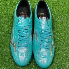 Chuteira Campo Mizuno Alpha Japan FG Azul Claro Tamanho 43.5BR