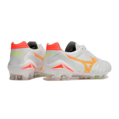 Bota de fútbol Mizuno Morelia Neo IV Pro blanca, naranja y amarilla para terreno firme (FG).