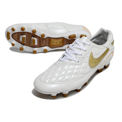 Scarpa da calcio Nike Tiempo R10 Legend Elite bianca e oro per terreni compatti FG