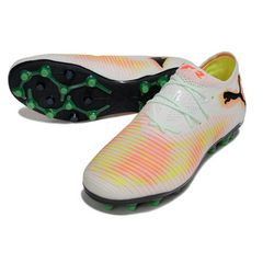 Botas de fútbol Puma Future 8 Low Cut AG para césped artificial, color blanco, naranja y amarillo