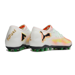 Botas de fútbol Puma Future 8 Low Cut AG para césped artificial, color blanco, naranja y amarillo