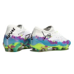 Botas de fútbol Puma Future 8 Low Cut para terreno firme, color blanco, morado y verde