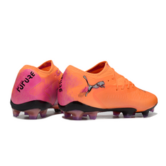 Bota de fútbol Puma Future 8 Low naranja y rosa para terreno firme (FG)