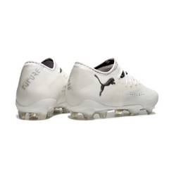 Botas de fútbol Puma Future 8 Low Cut para terreno firme, color blanco y negro