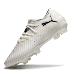 Botas de fútbol Puma Future 8 Low Cut para terreno firme, color blanco y negro