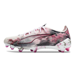 Botas de fútbol Puma Ultra 5 Carbon FG para terreno firme, color blanco y rosa