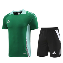 Completo da allenamento Adidas Green T-shirt e pantaloncini 