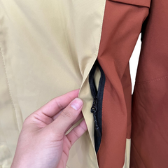 Chaqueta cortavientos Nike naranja y amarilla