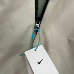 Chaqueta cortavientos Nike verde y beige