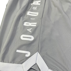 Pantaloncini Jordan grigi e bianchi