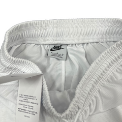 Shorts Nike blancos, grises y negros