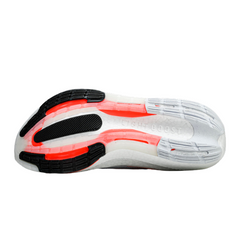 Scarpe da corsa Adidas Ultraboost Light bianche e arancioni 