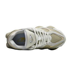 Zapatillas casuales New Balance 9060 color beige y blanco
