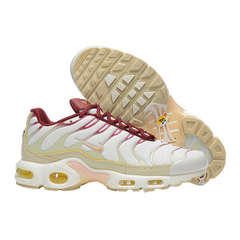 Zapatillas casuales Nike Air Max Plus TN en color vela y rojo equipo